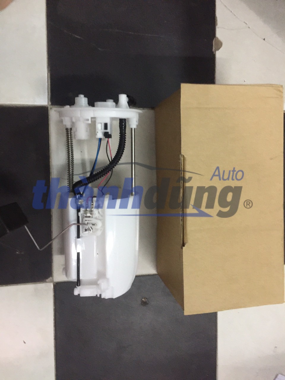 z2108634848945_2240644d9f50898d21207f92220c6e31 CỤM BƠM XĂNG SUZUKI CARRY, 5 TẠ