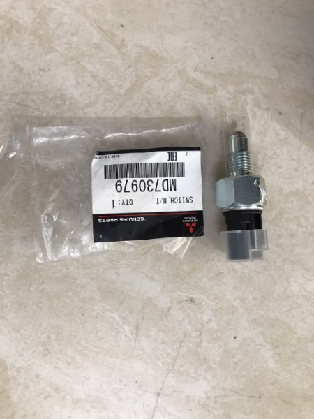 CÔNG TẮC CHÂN PHANH MITSUBISHI XPANDER CÔNG TẮC CHÂN PHANH MITSUBISHI XPANDER