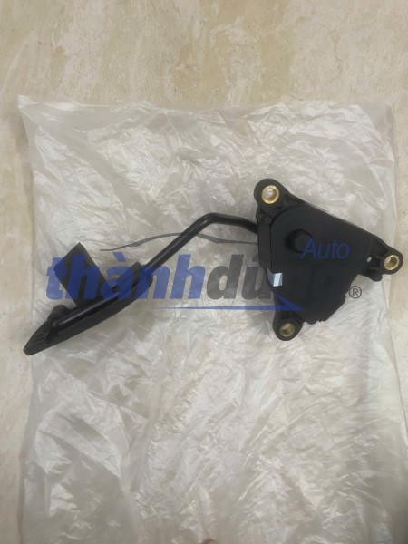bàn đạp chân ga nissan livina 2009 | 180021jy0a